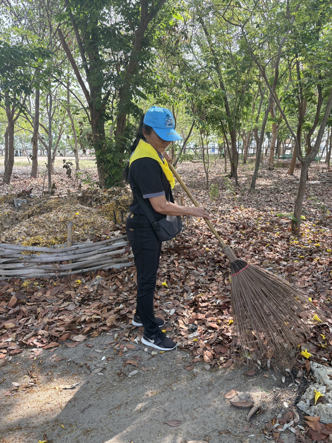 title - ส.ป.ก.นครปฐม เข้าร่วมกิจกรรมจิตอาสาพัฒนาปรับภูมิทัศน์ศาลากลางจังหวัด เฉลิมพระเกียรติสมเด็จพระกนิษฐาธิราชเจ้า กรมสมเด็จพระเทพรัตนราชสุดาฯ สยามบรมราชกุมารี เนื่องในโอกาสวันคล้ายวันพระราชสมภพ 2 เมษายน 2569